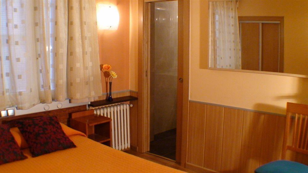 Hostal El Carmen Сарагоса Екстериор снимка