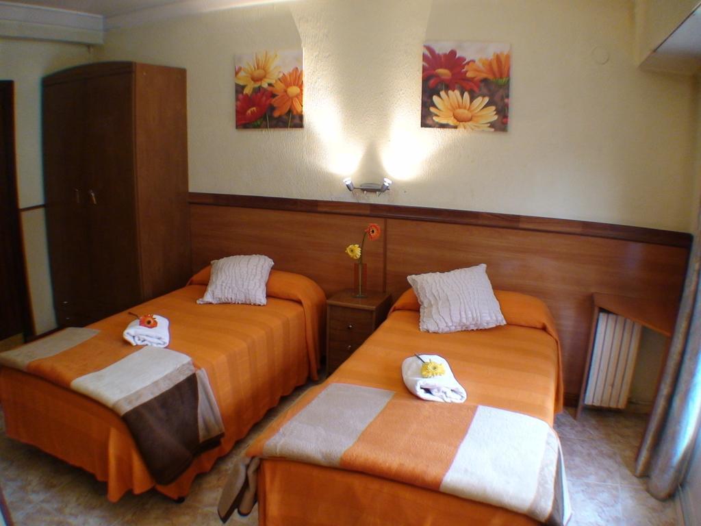 Hostal El Carmen Сарагоса Екстериор снимка