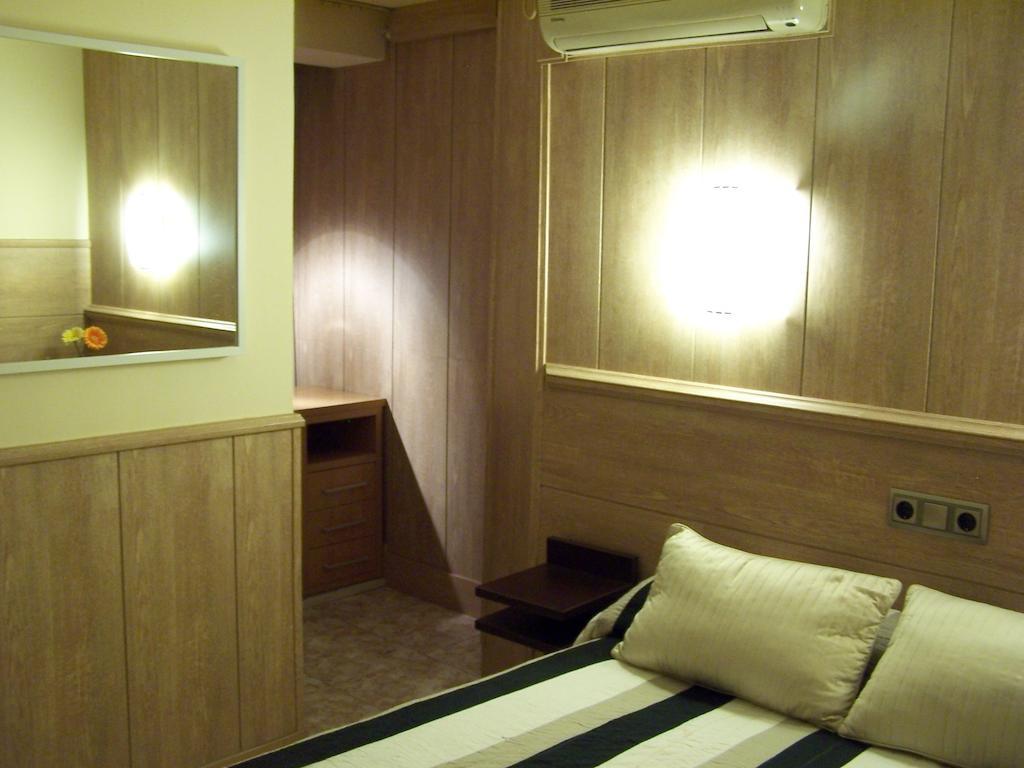 Hostal El Carmen Сарагоса Екстериор снимка